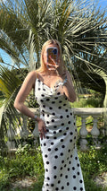 Robe satinée à pois blanche