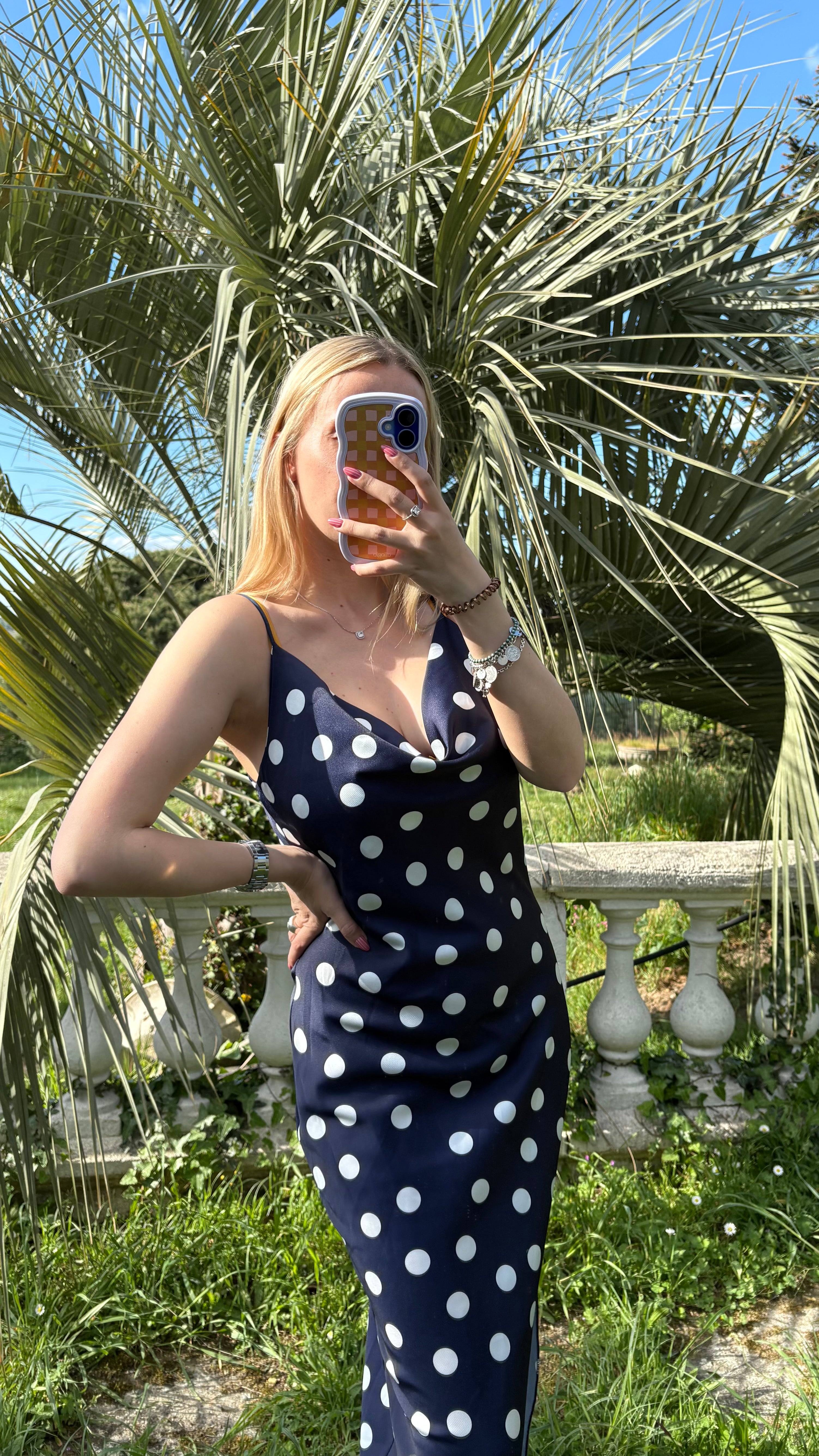 Robe satinée à pois bleu marine